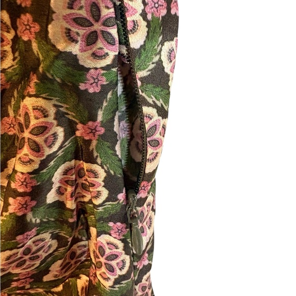 BISHOP & YOUNG Adria Ruched Front
Dress in Clover Print Sz S - Picture 8 of 8